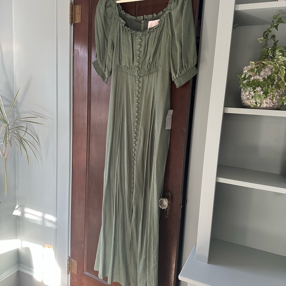 Dresses & Skirts - Gal meets glam maxi dress